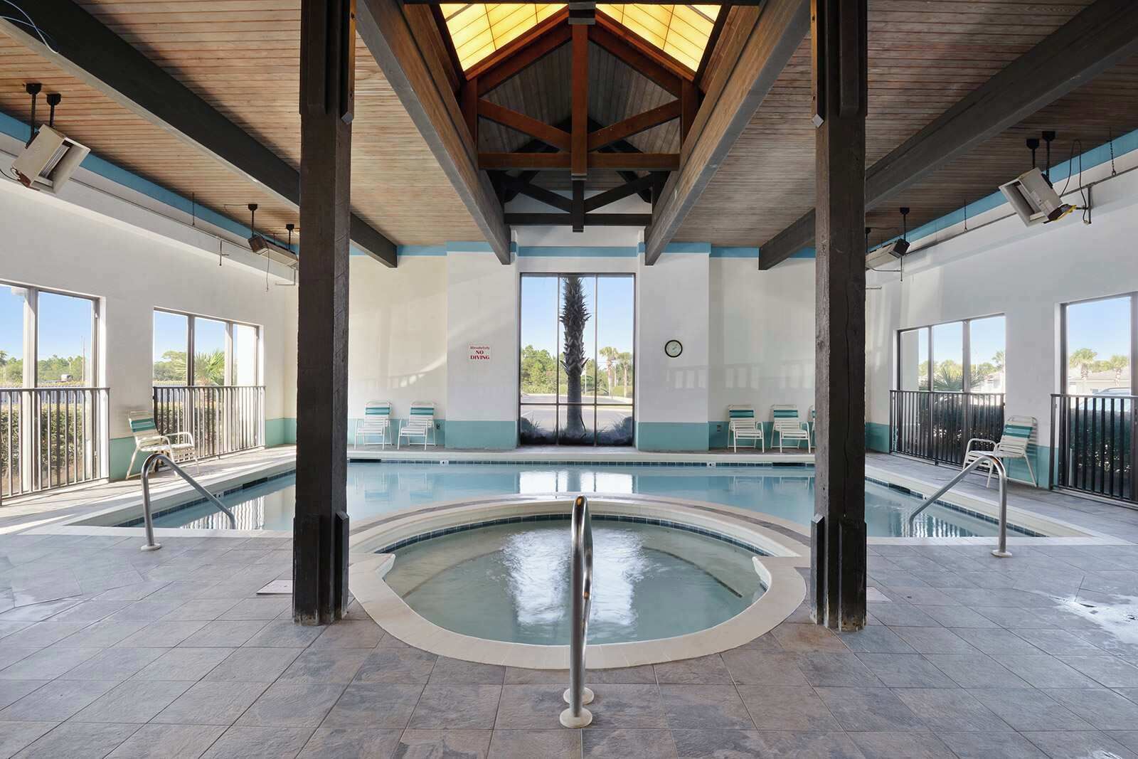 Innenpool, beheizter Pool