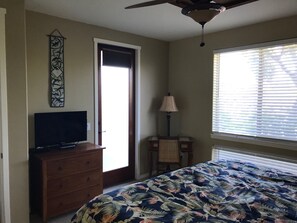 2 Schlafzimmer, Schreibtisch, Bügeleisen/Bügelbrett, Reisekinderbett