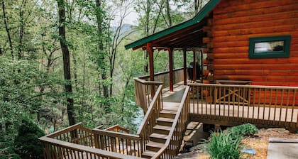 Serenity Cedarilla - hirsimökki nukkuu 11 - Internet, 5 televisiota ja foosball