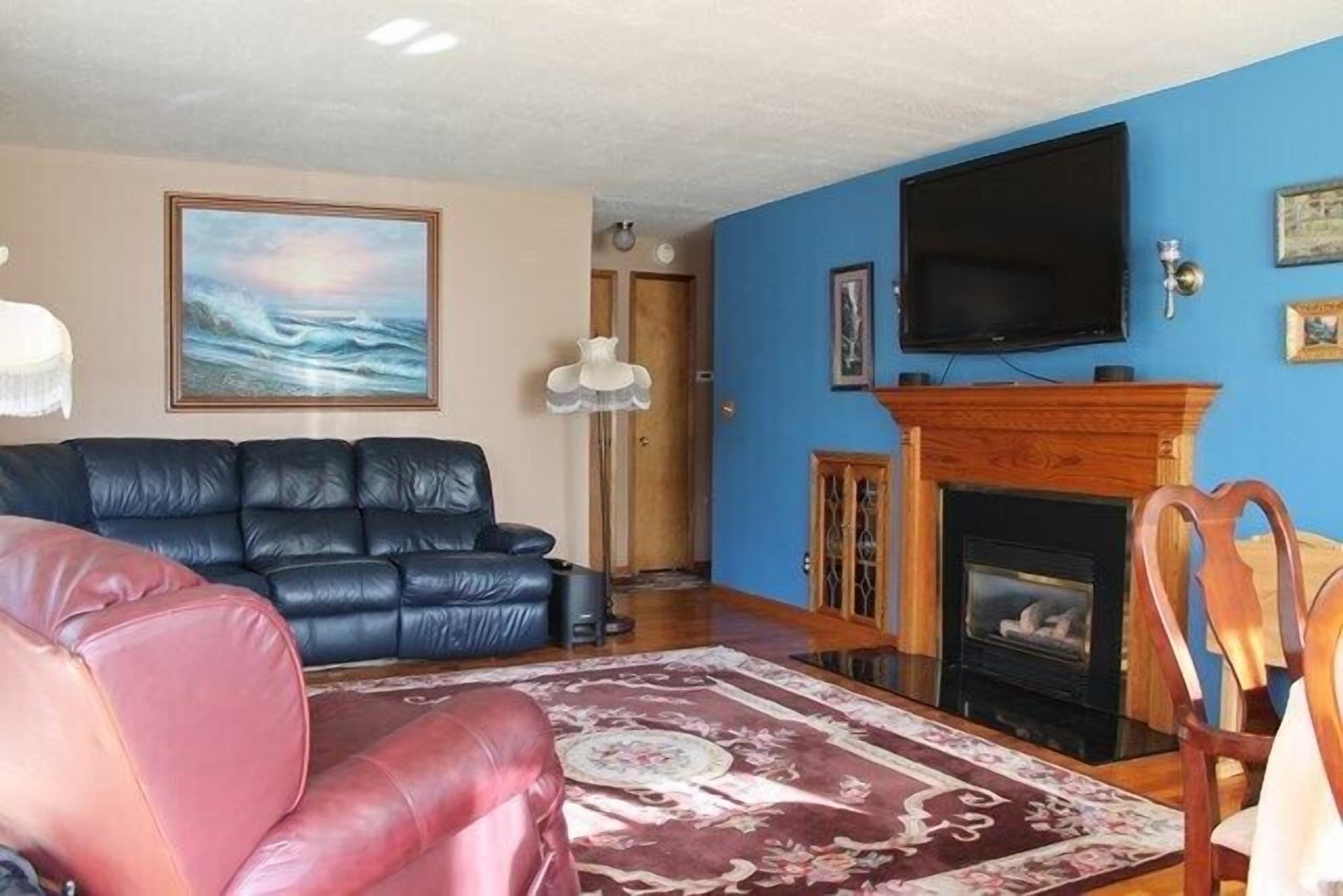 Large Well Furnished, Seatac Home. Close To All That Seattle Has To Offer