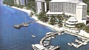 A coastal hotel with multiple buildings, a marina with boats, and a beach. - Were 100% & Better than ever, Redecorated, New LR furniture, Bikes - Great Rates (Fort Myers)
