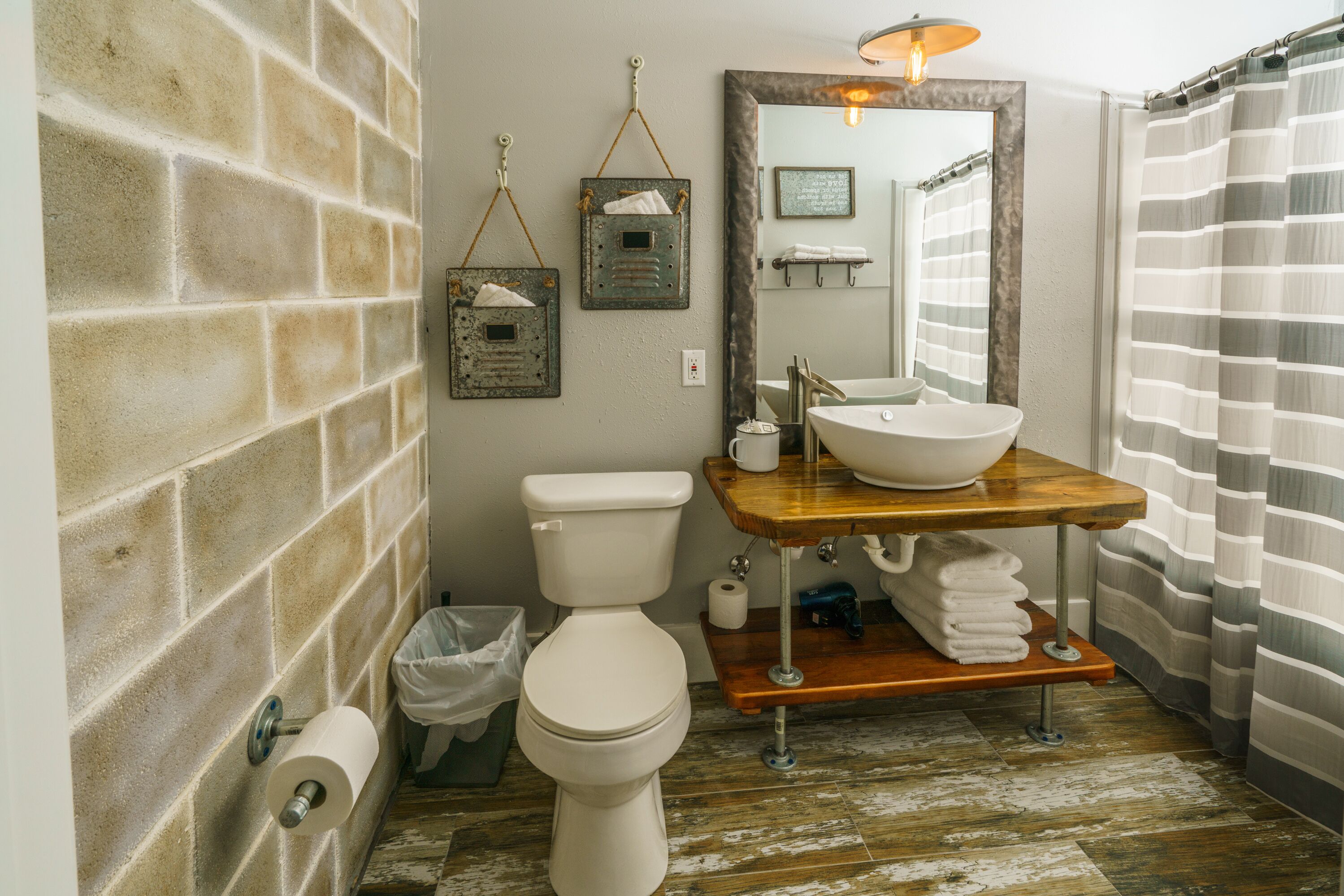 Newly Renovated, Walk to the beach, Unique Vacation Station with Private Pool