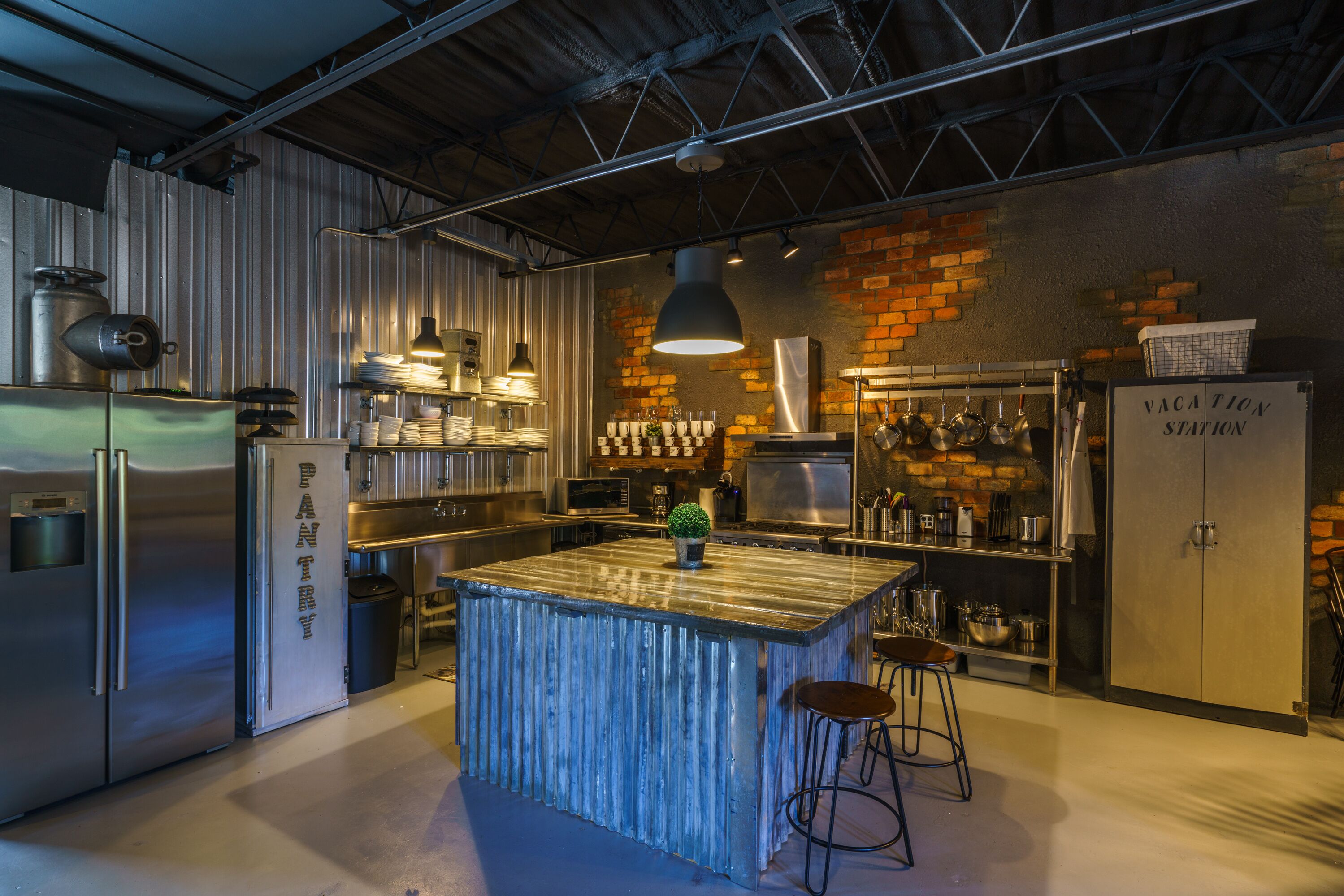 Newly Renovated, Walk to the beach, Unique Vacation Station with Private Pool