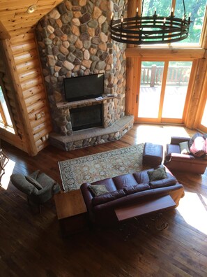 TV, fireplace - Stunning Log Cabin Getaway Near Lake Beulah *Pool Table*Grill (Mukwonago)