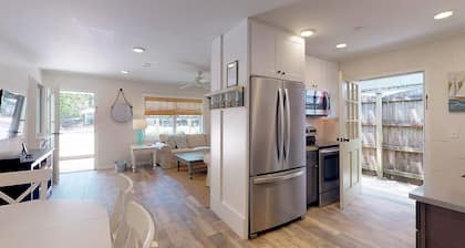 Paras sijainti!  5 minuutin kävelymatka rannalle