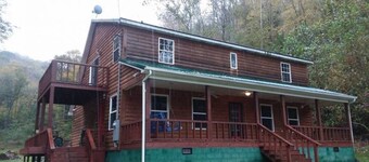 The Bunkhouse A two story rustic cabin 3BR 2BA