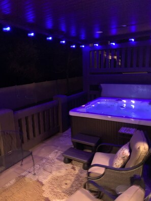 Terrace/patio - Spring Extreme Special! Snowbasin Lakeside Romantic Getaway. Hot Tub, Garage. (Huntsville)