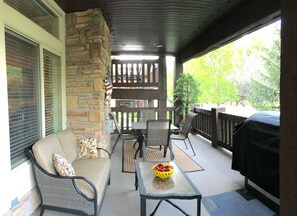Outdoor dining - Spring Extreme Special! Snowbasin Lakeside Romantic Getaway. Hot Tub, Garage. (Huntsville)