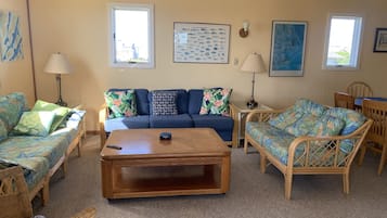 Smart TV, books, stereo