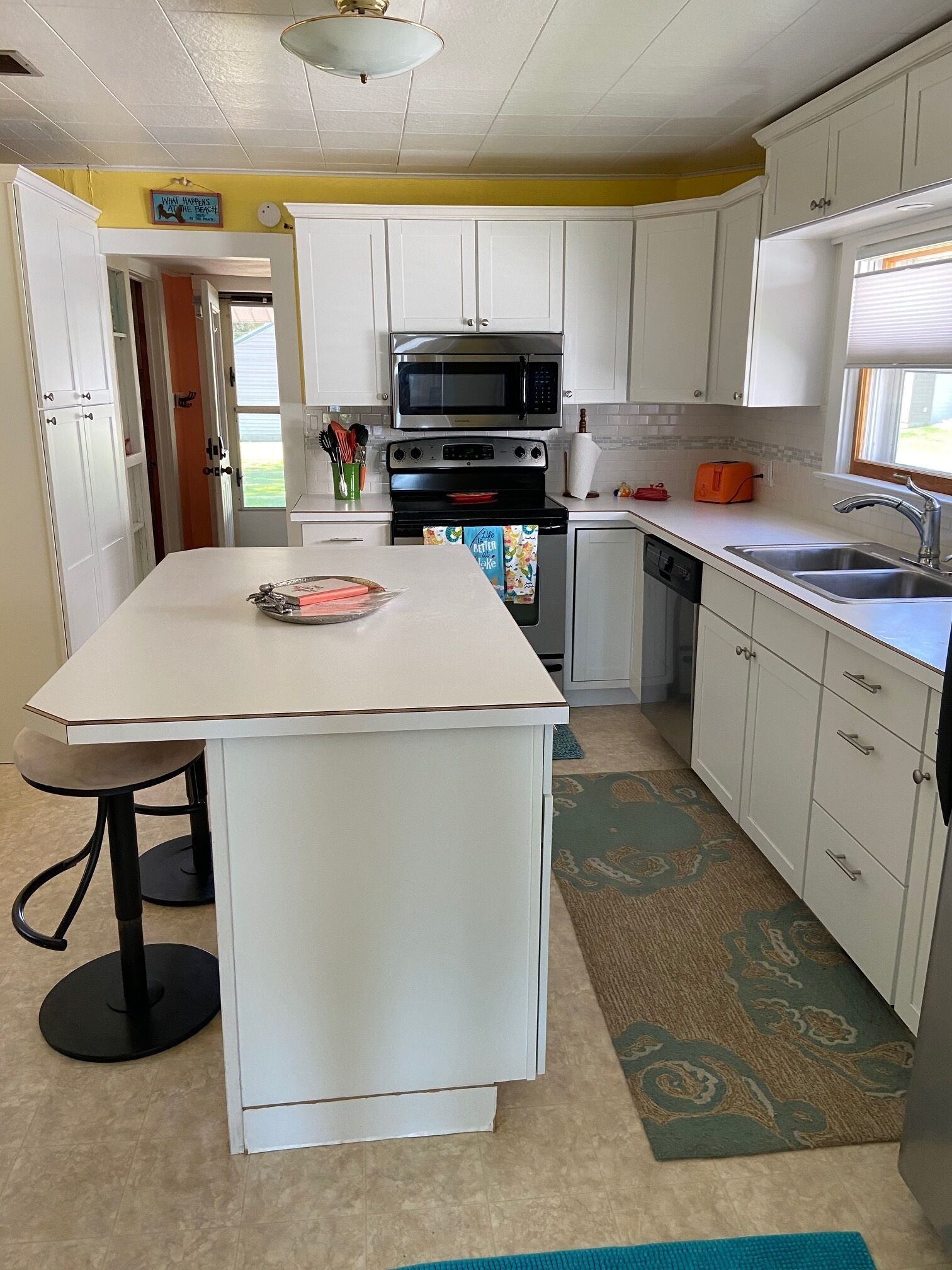 Cute house on Saginaw Bay with private beach and hot tub