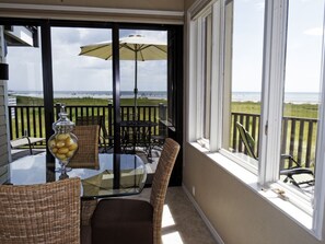 Outdoor dining - Luxury Siesta Key Beach Front Home (Sarasota)