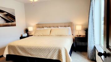 3 slaapkamers, een strijkplank/strijkijzer, gratis wifi, beddengoed