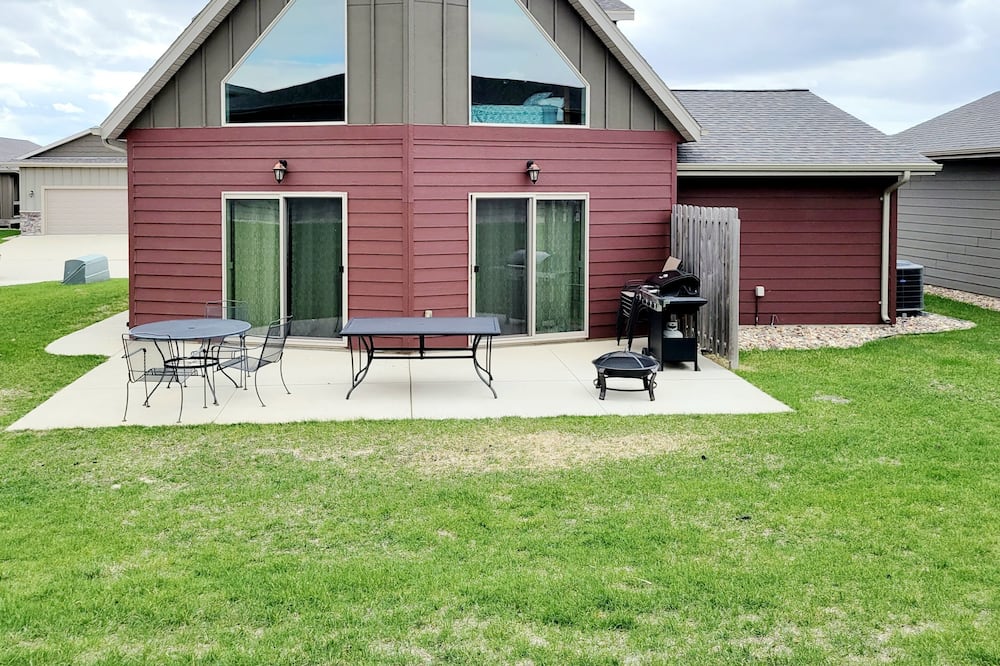 Okoboji Airbnb & Cheap Cabin Rentals from 135 AirCabins