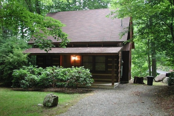 Front view of your cabin as you arrive at your creekside vacation. Welcome!