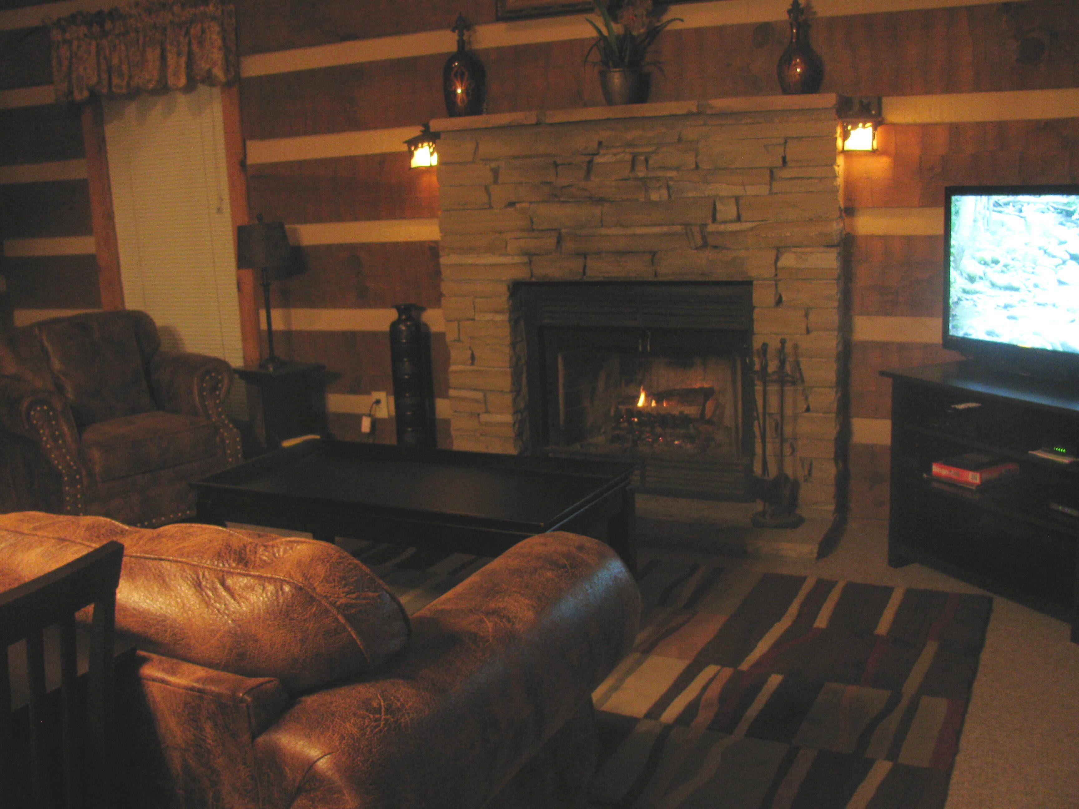 Peaceful Creekside Cabin near Gatlinburg/Pigeon Forge - PRICE MATCH RATES