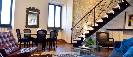 Smart TV, fireplace, DVD player