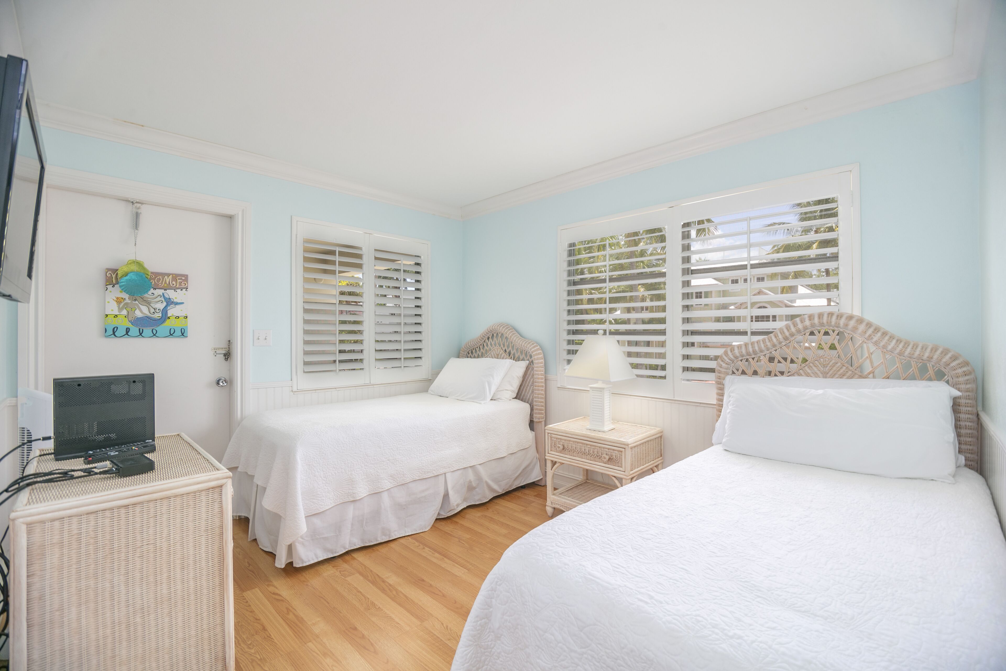 2 habitaciones, tabla de planchar con plancha, wifi y ropa de cama 