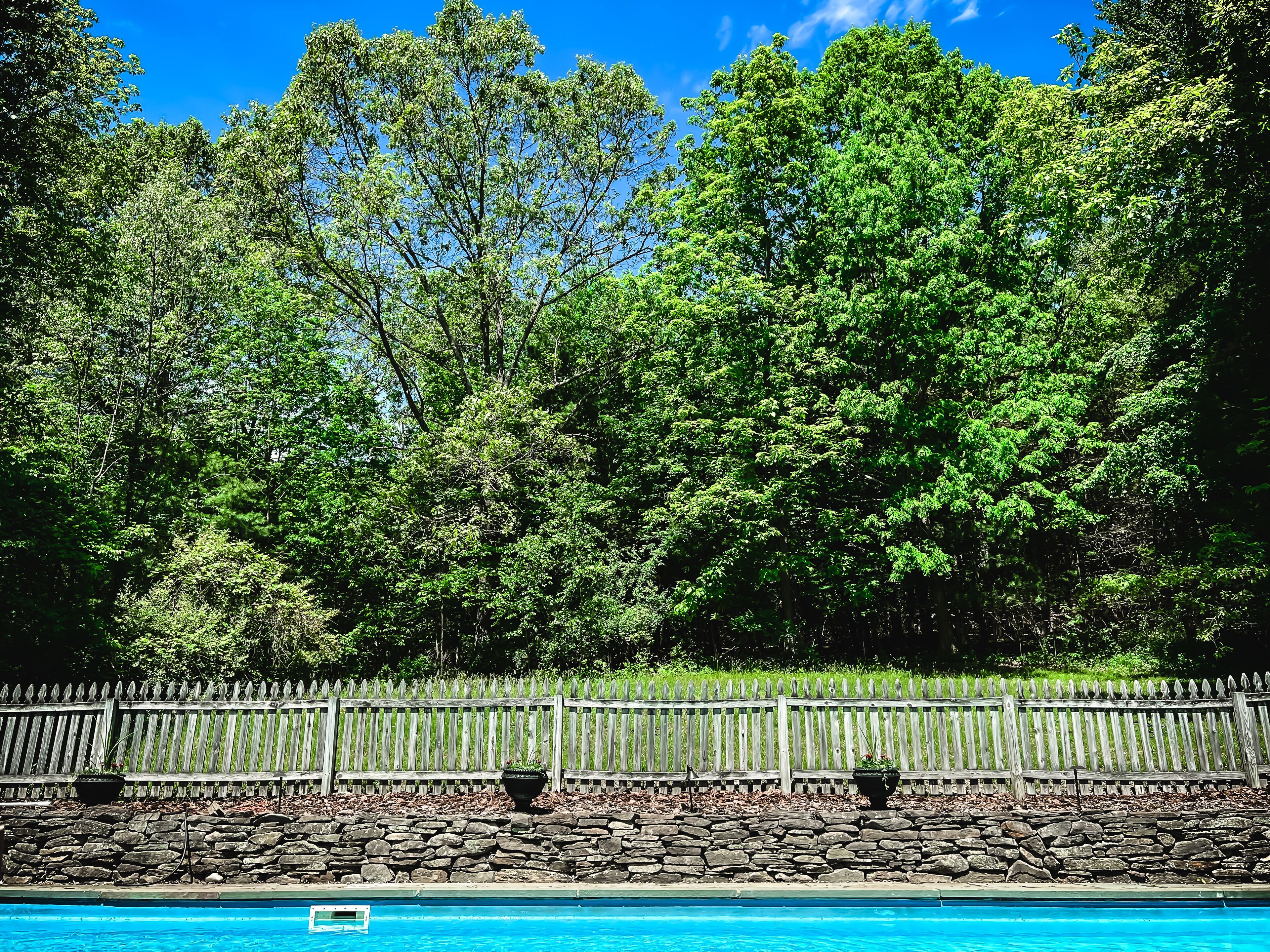 JUMP ON SUMMER Secluded 4BR farmhouse, HEATED POOL, TENNIS, PICKLE BALL, BOCCE!