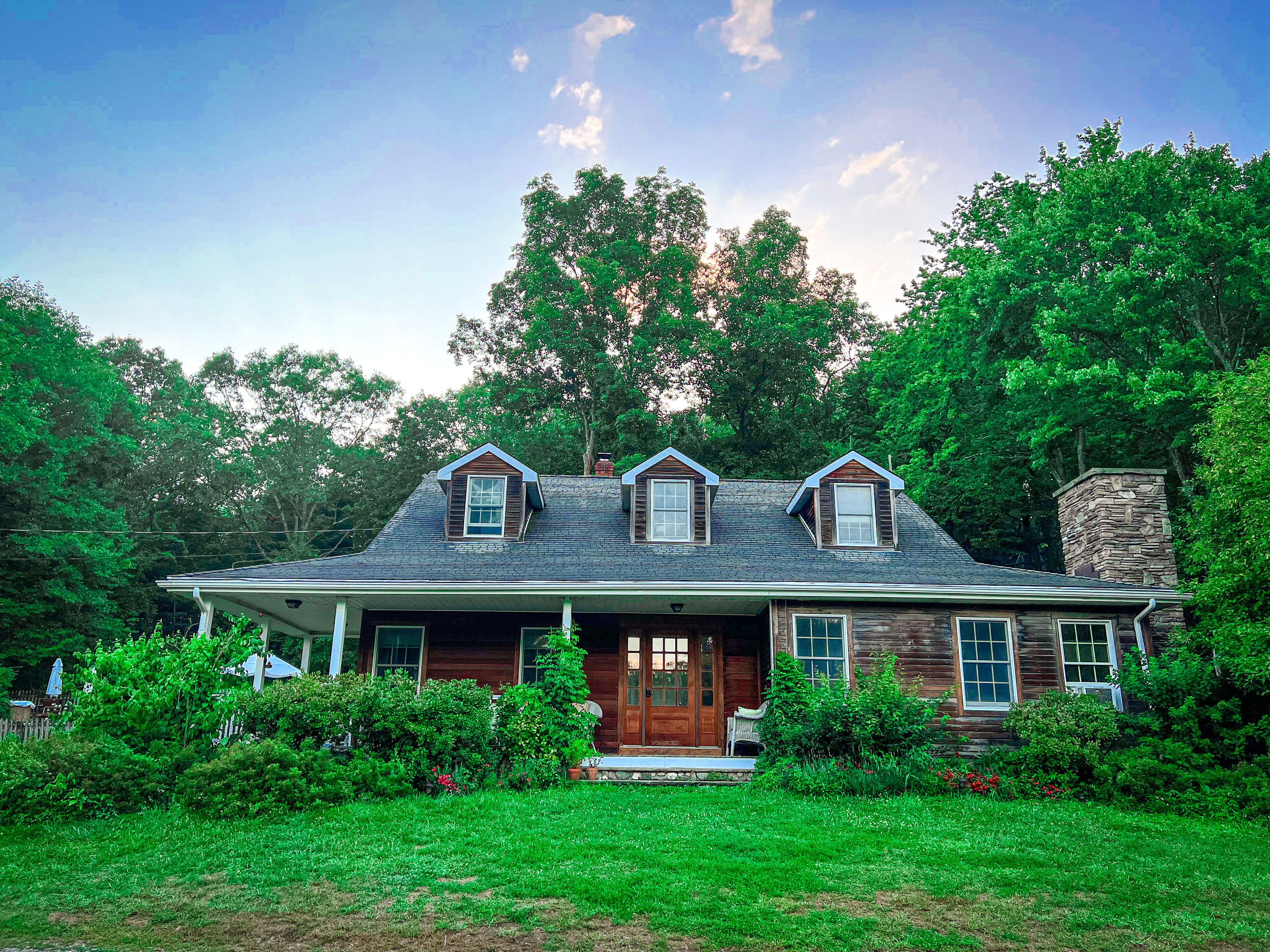 JUMP ON SUMMER Secluded 4BR farmhouse, HEATED POOL, TENNIS, PICKLE BALL, BOCCE!