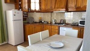 Villa, Non Smoking | Private kitchen | Full-size fridge, microwave, oven, stovetop - Villa Maviden (Kas)