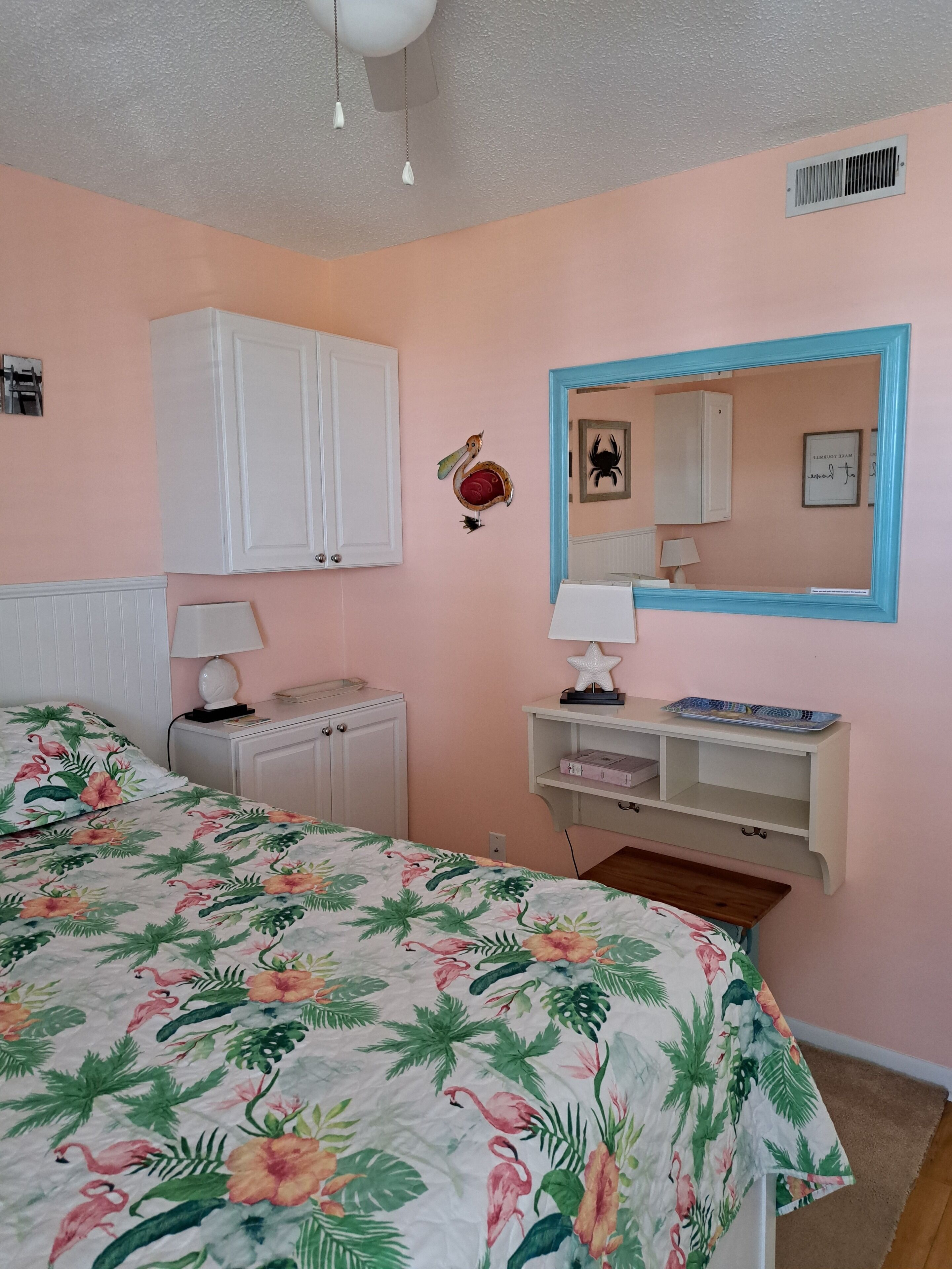 Oceanfront Condo with Beautiful View. Top floor, Elevator, Easy Beach Access