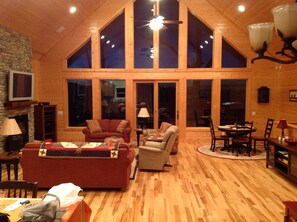 TV, fireplace, DVD player, table football - The Most Spectacular Views in the Smokies! (Franklin)