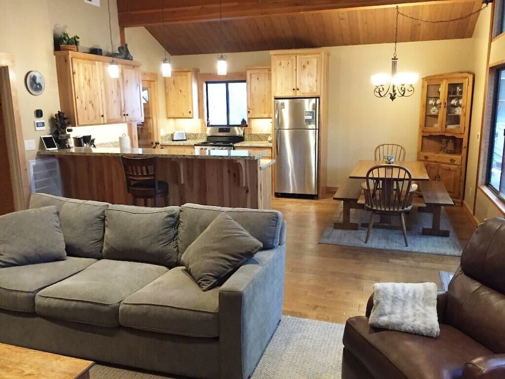 Near ski resorts and Sunnyside