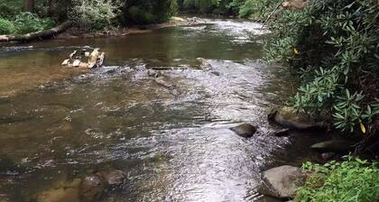 American Indian Decorated Log Cabin On Toccoa River Awaits Your Arrival!