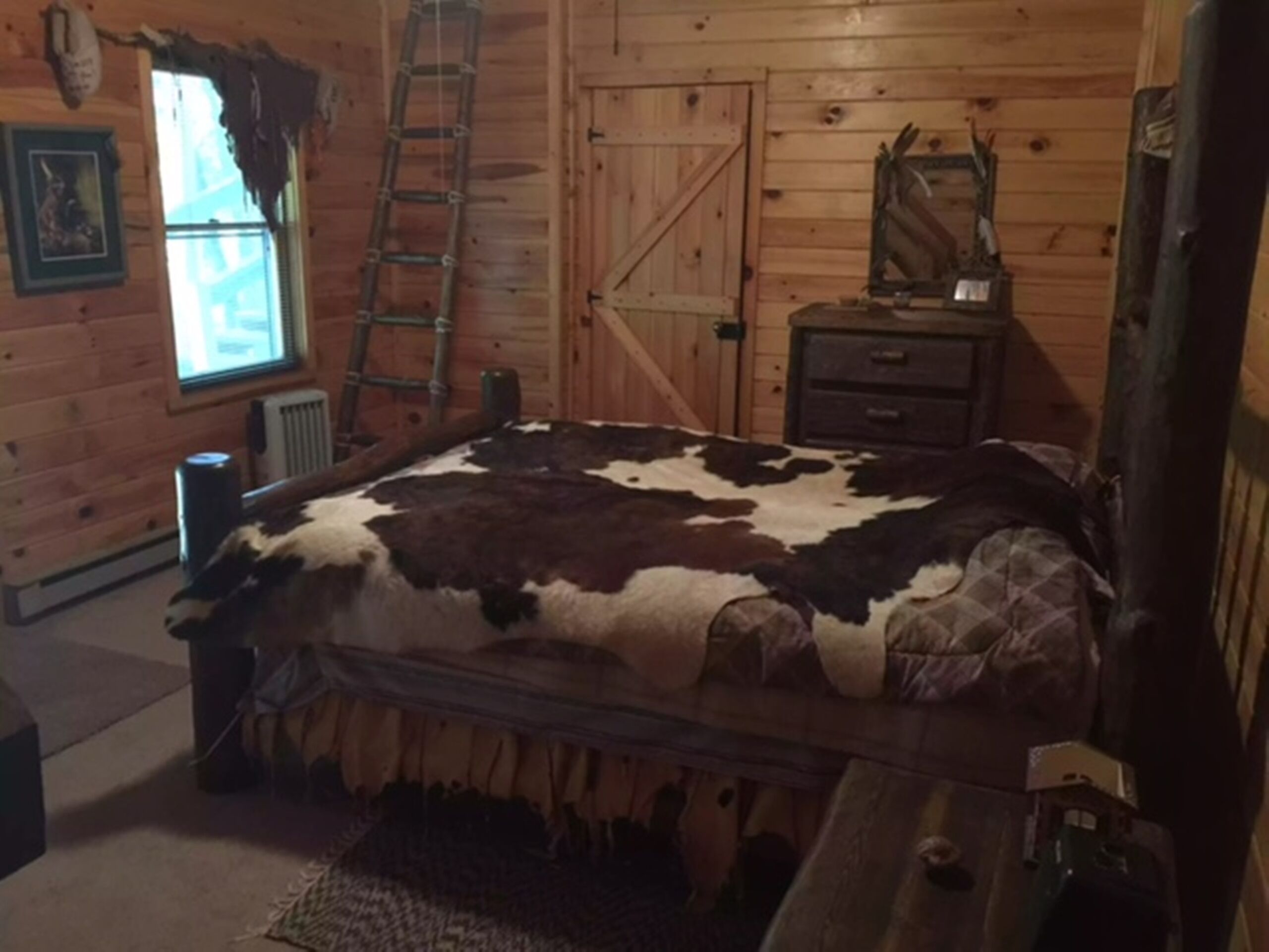 American Indian Decorated Log Cabin On Toccoa River Awaits Your Arrival!