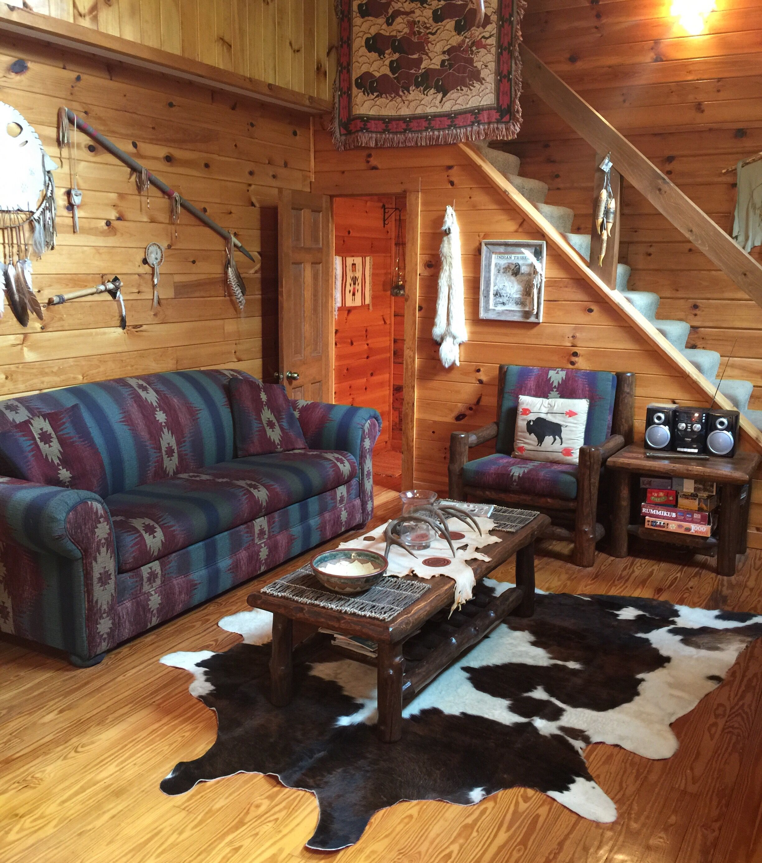 American Indian Decorated Log Cabin On Toccoa River Awaits Your Arrival!