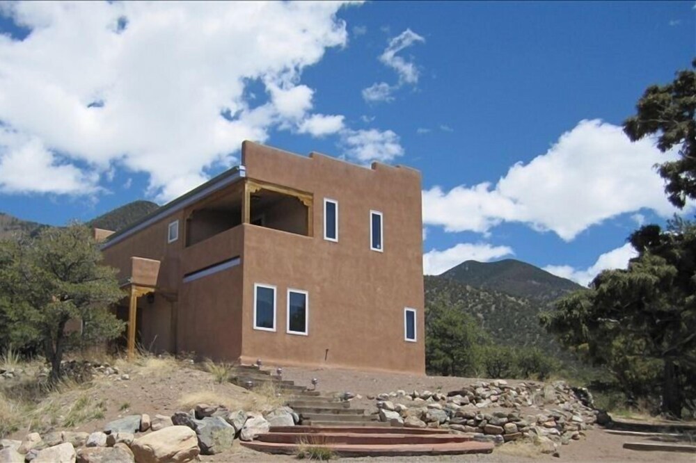 Peaceful Mountain Retreat Home-Beautiful Views, Steam Shower