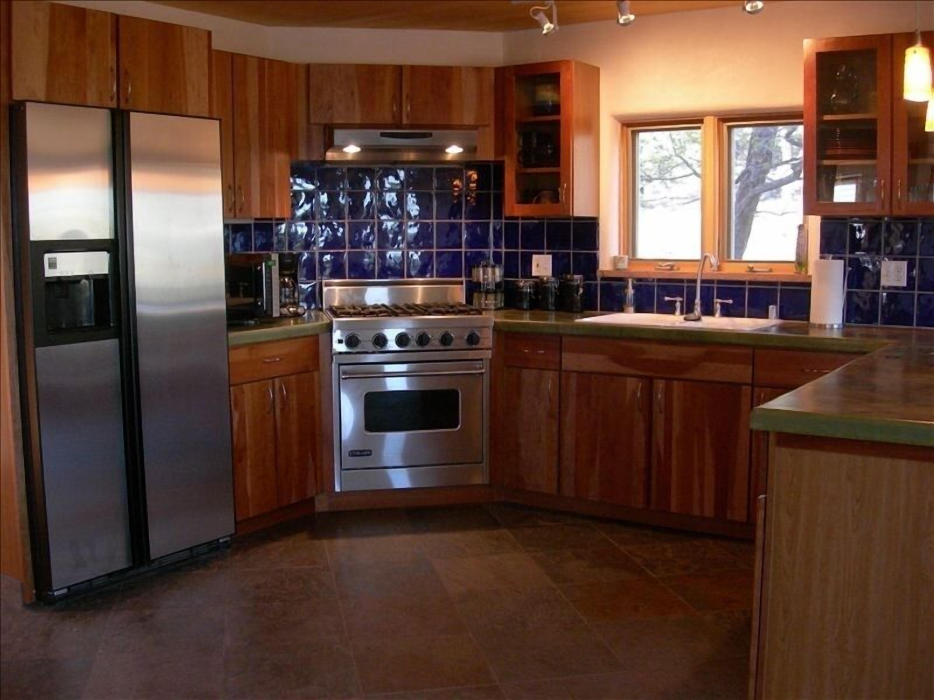 Peaceful Mountain Retreat Home-Beautiful Views, Steam Shower