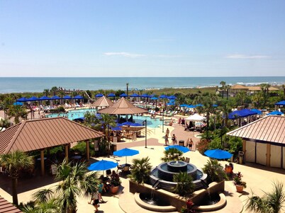 North Beach Resort- Fresh clean home- walk to ocean, resort pools, lazy river!