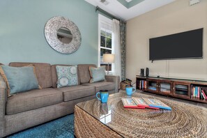 Smart-TV, DVD-Player, Tischfußball, Bücher