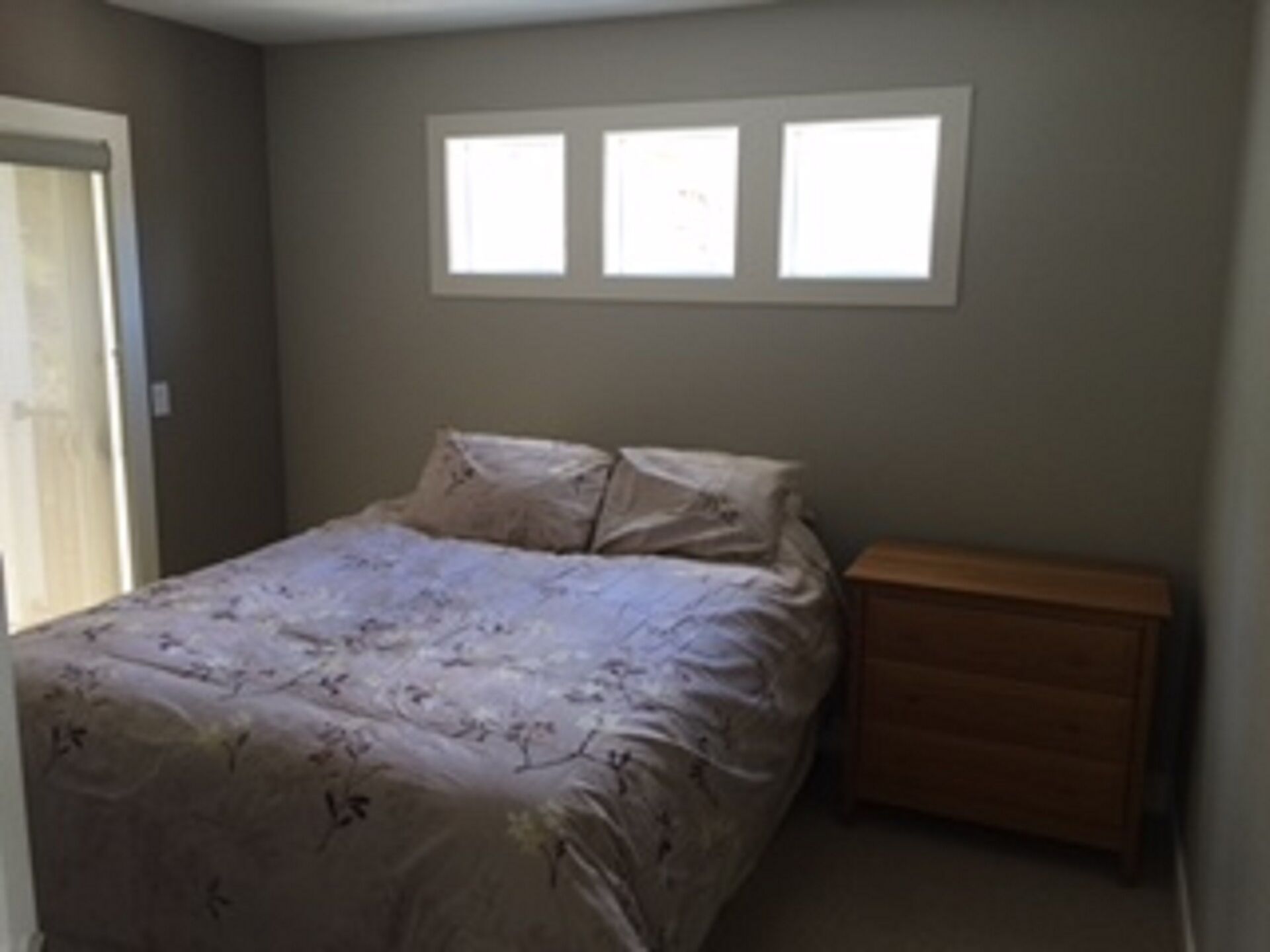 Hill side Cottage With Stunning Views Of Lake Okanagan.