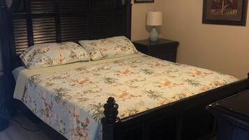 2 bedrooms, travel cot, WiFi, bed sheets