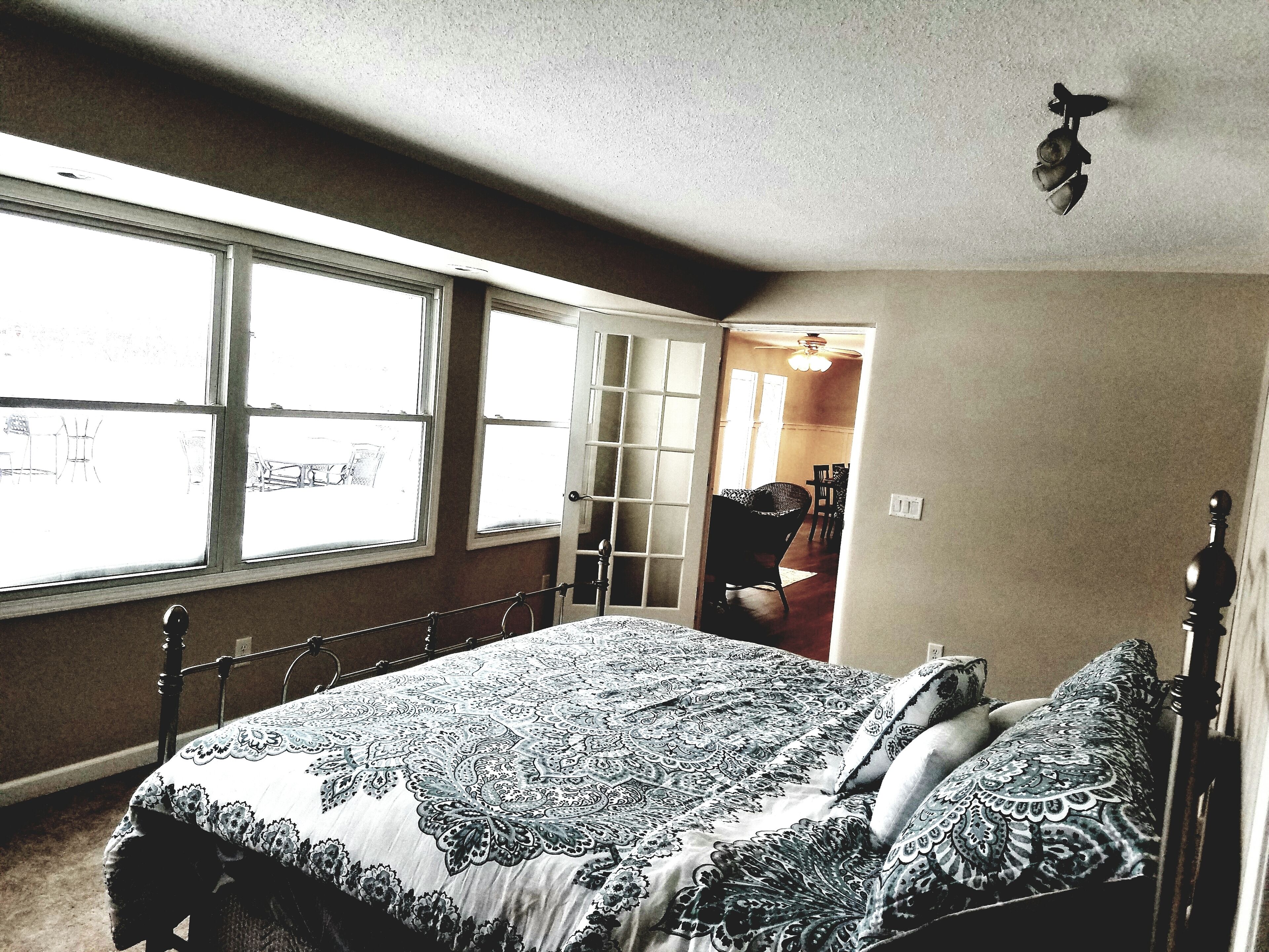 Beautiful Riverside Beach House with private dock/beach frontage