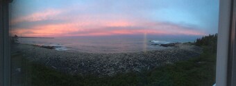 Oceanside cottage with Spectacular views! Ledgeview Cottage.