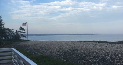 Oceanside cottage with Spectacular views! Ledgeview Cottage.