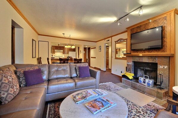 TV, fireplace, DVD player - LOCATION, LOCATION - Main Street,Town Lift, Pool, Hot tub, Wood Fireplace, A/C (Park City)