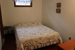 2 bedrooms, iron/ironing board, travel cot, free WiFi