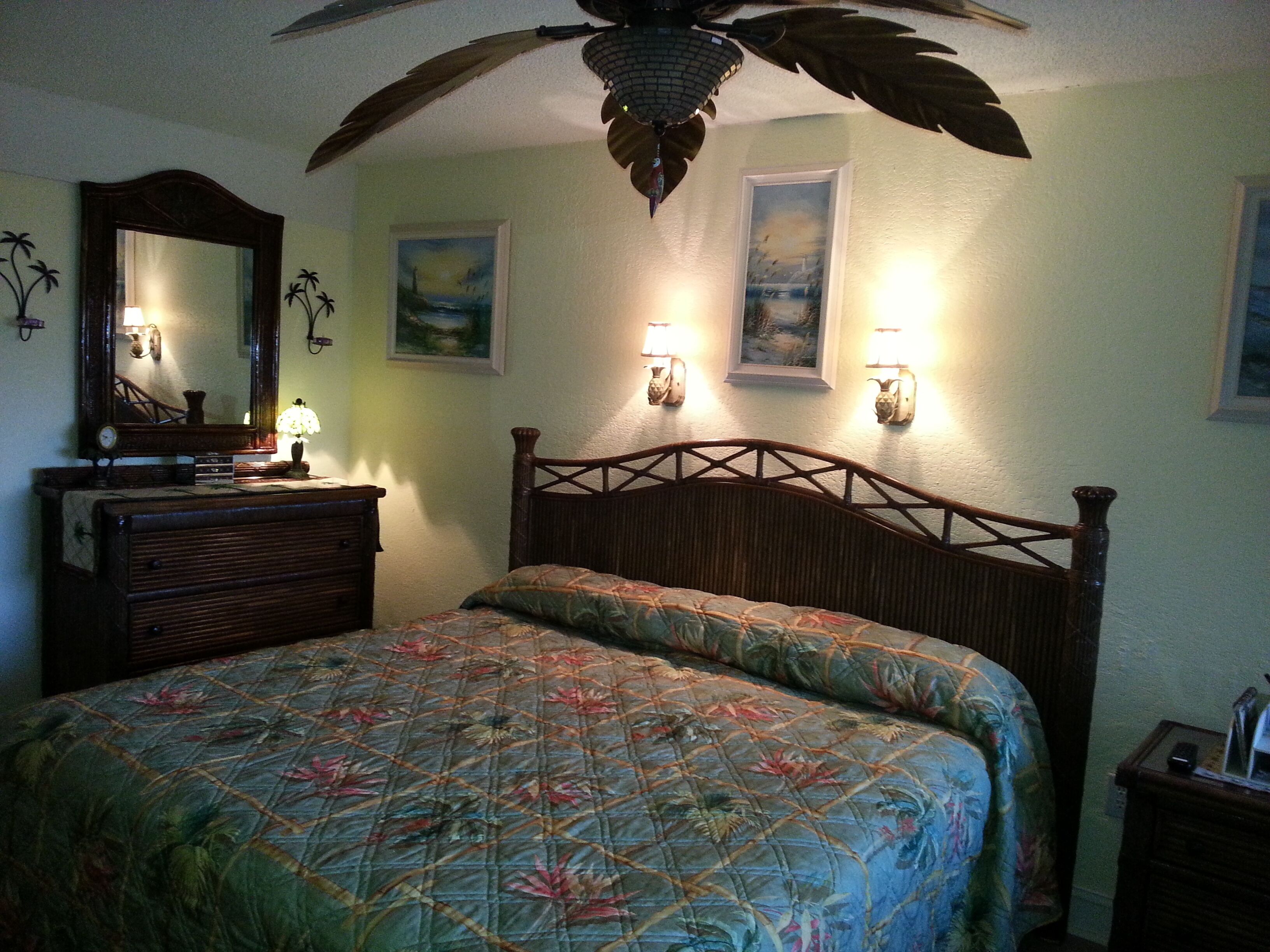 King Bed! Beautiful Romantic Direct Oceanfront! 