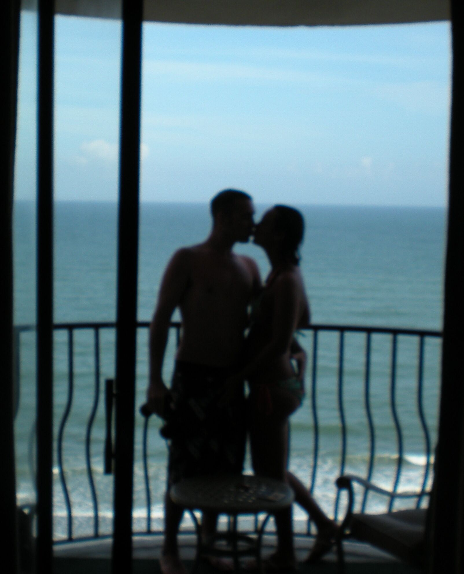 King Bed! Beautiful Romantic Direct Oceanfront! 