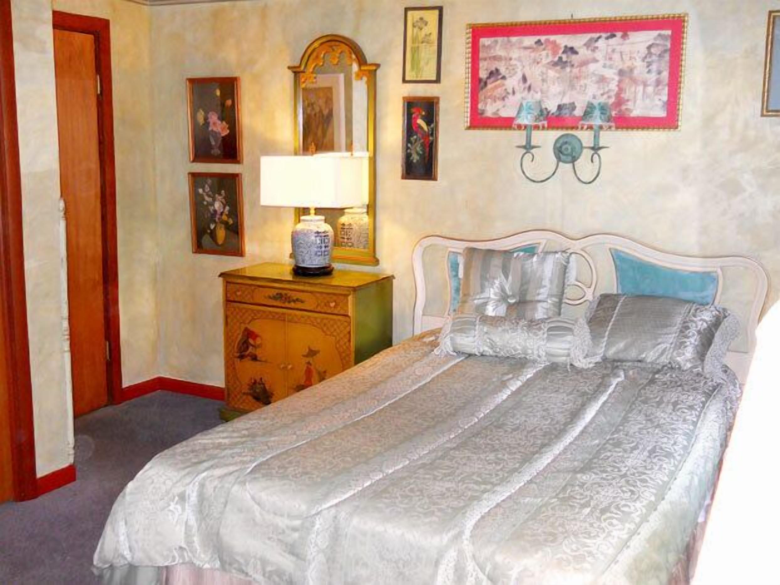 4 season enjoyment on sprawling 70 acre estate including PRIVATE pool!