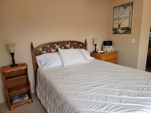 3 chambres, bureau, fer et planche à repasser, accès au Wi-Fi (inclus)