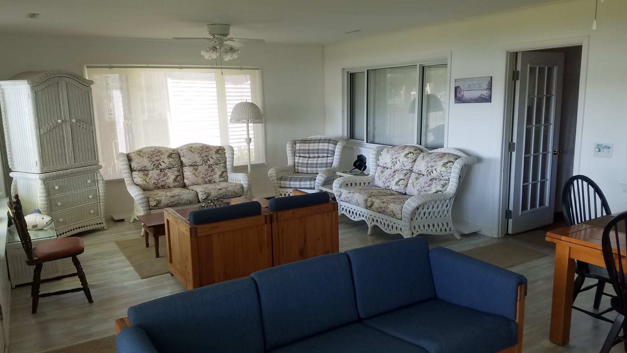 Lakefront Bemus Point Cottage. A/C, 200ft+ Modern Dock. Family, Fishing and FUN!