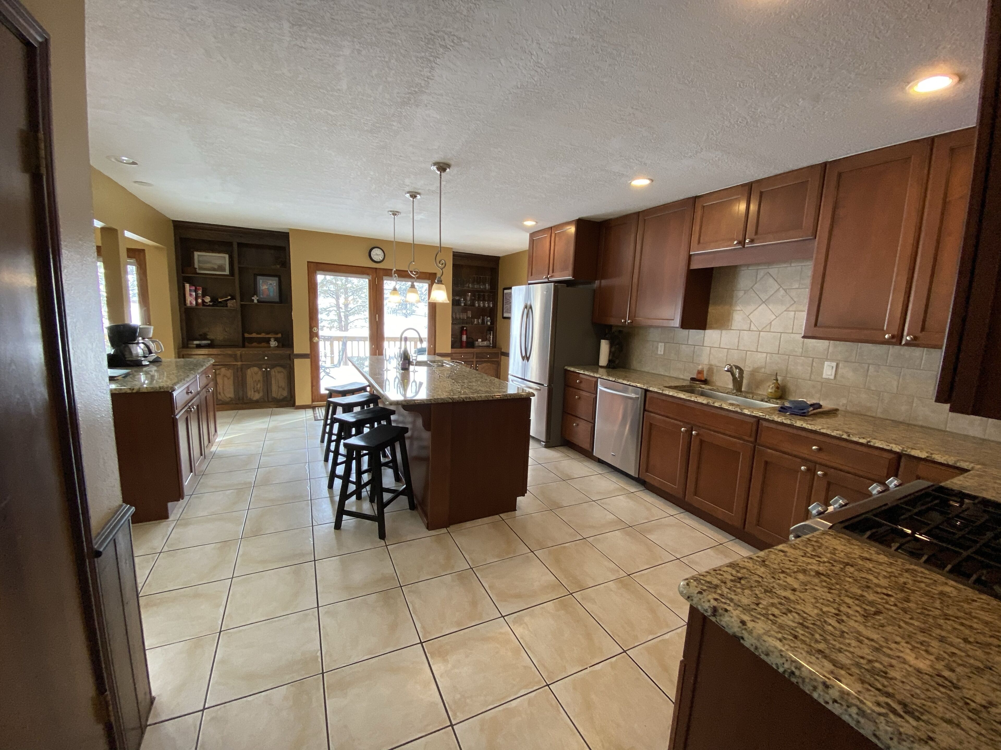 Four bedroom, 4 bathroom House with Chef's Kitchen Minutes from from Ski Lifts!