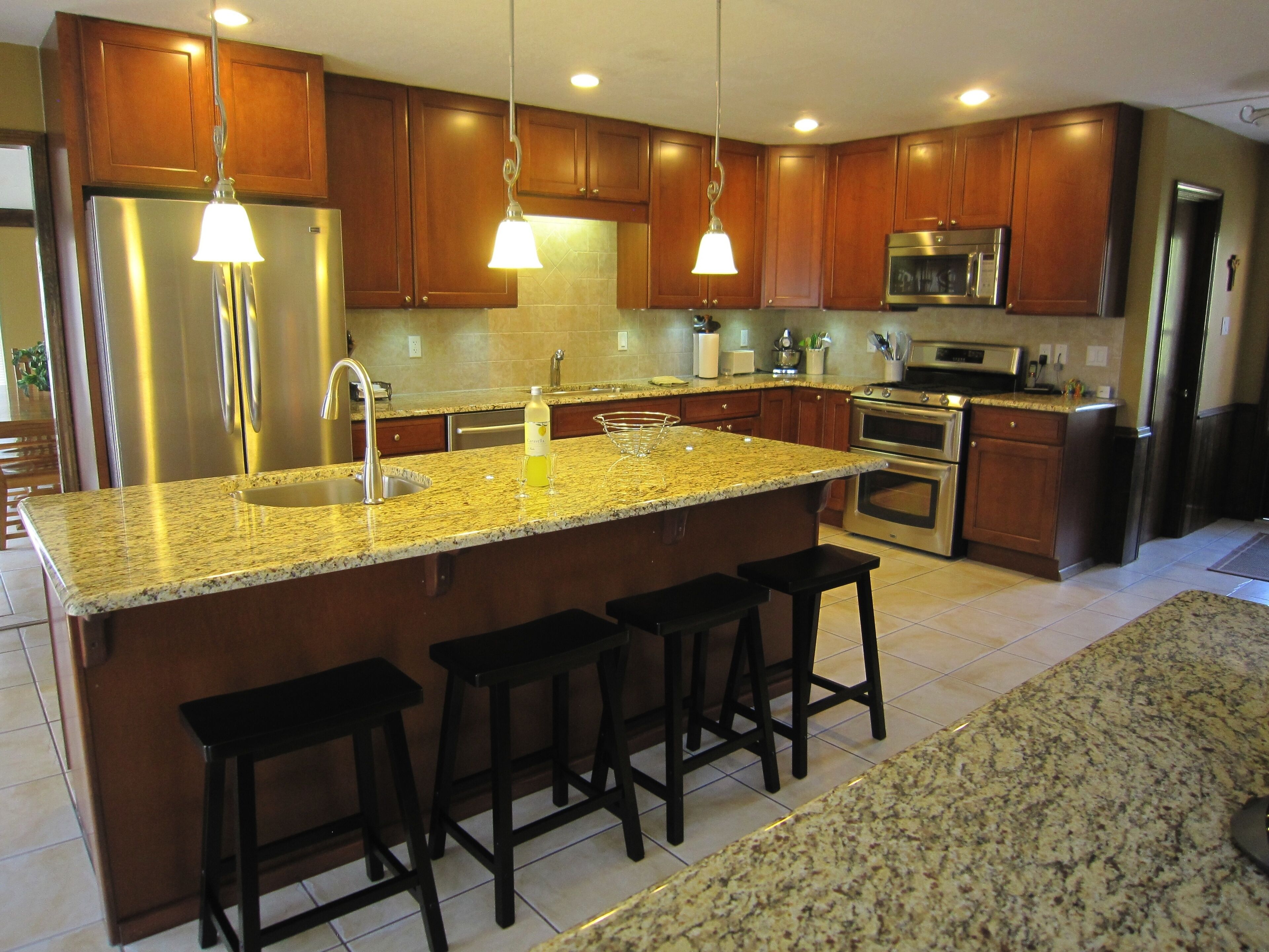 Four bedroom, 4 bathroom House with Chef's Kitchen Minutes from from Ski Lifts!