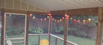 Quaint, Affordable Cottage! Walking Distance to Downtown Saugatuck