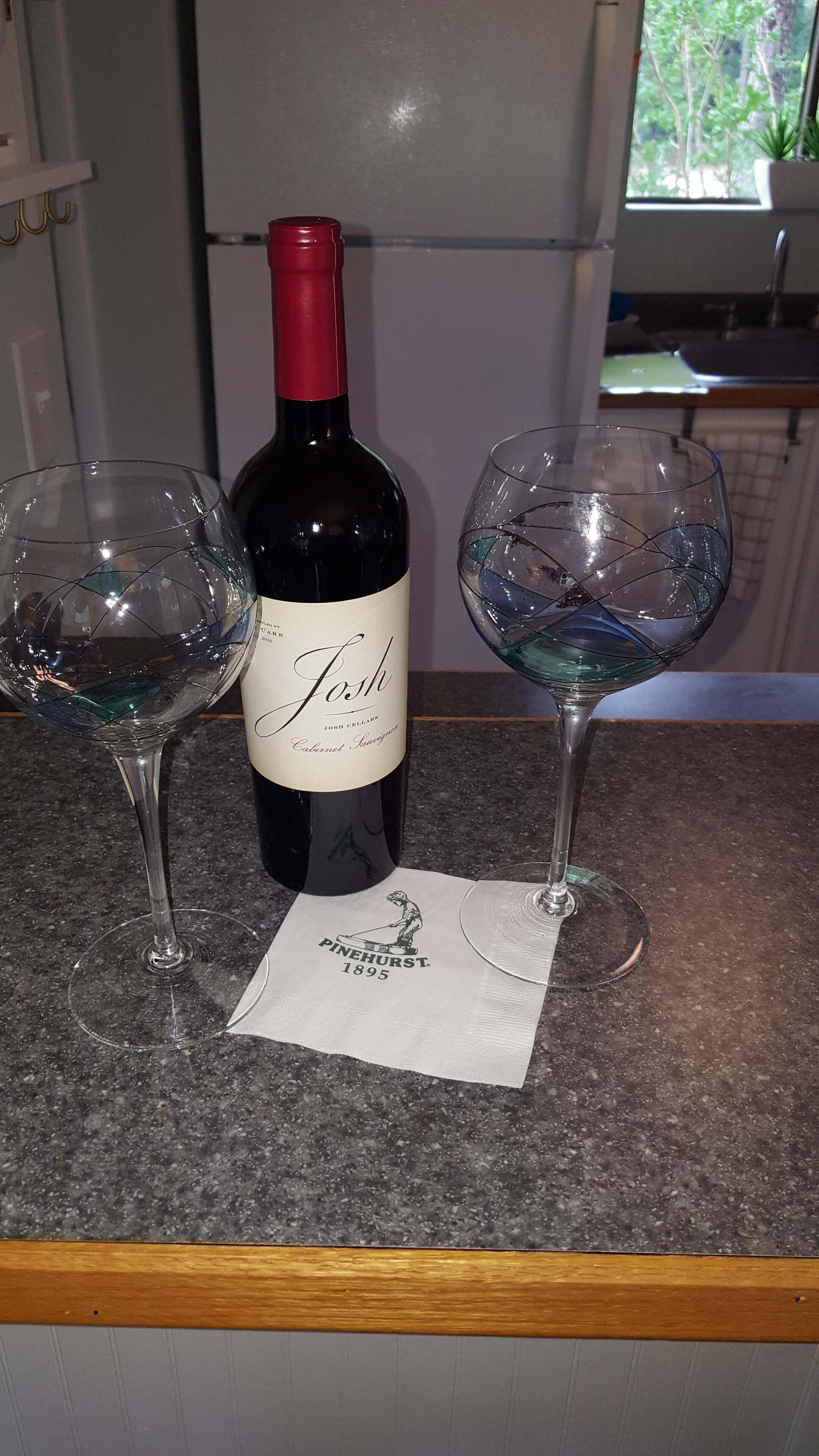 SNOWBIRDS - rare find for Jan/Feb 2024 monthly rental. 5 minute walk to PCC!